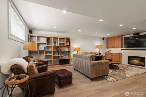 Living - 709 Maple St, Edmonds, WA 98020 photo 6 of 6