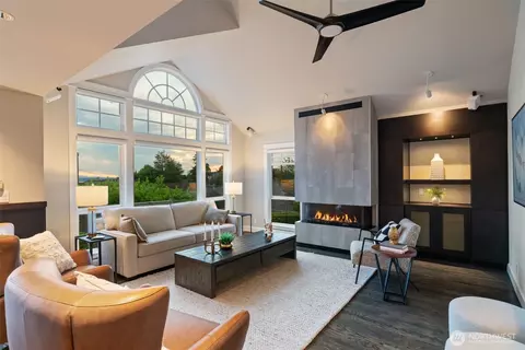 Living - 709 Maple St, Edmonds, WA 98020 photo 1 of 6