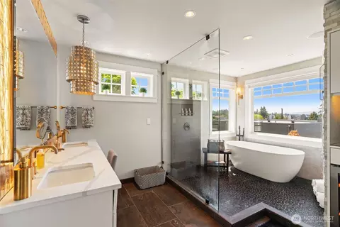 Bath - 709 Maple St, Edmonds, WA 98020 photo 1 of 5