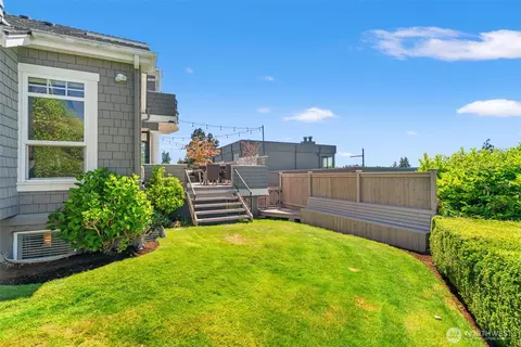 Exterior - 709 Maple St, Edmonds, WA 98020 photo 9 of 9