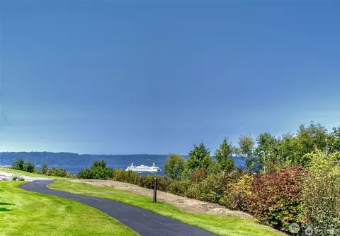 61 Pine St #105, Edmonds, WA 98020