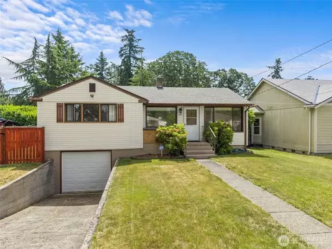 15205 Grant Ave SW, Lakewood, WA 98498