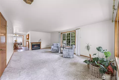 Living - 112 W 2nd St #A, Everson, WA 98247 photo 1 of 6