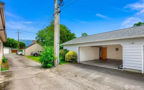 Exterior - 112 W 2nd St #A, Everson, WA 98247 photo 7 of 11