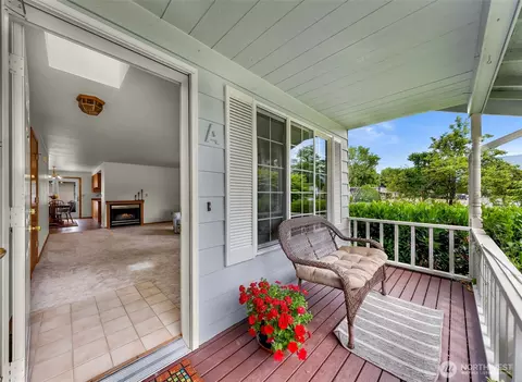 112 W 2nd St #A, Everson, WA 98247