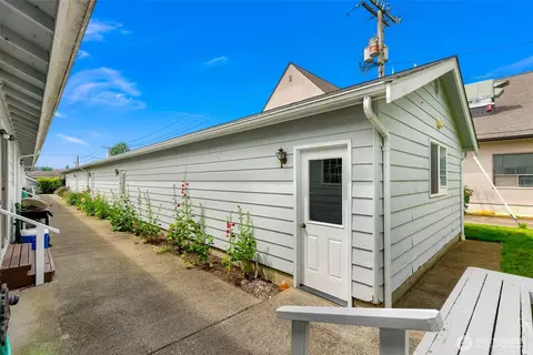 Exterior - 112 W 2nd St #A, Everson, WA 98247 photo 6 of 11