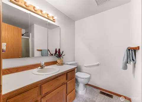 Bath - 112 W 2nd St #A, Everson, WA 98247 photo 3 of 3