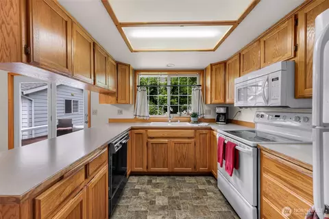 Kitchen - 112 W 2nd St #A, Everson, WA 98247 photo 3 of 4