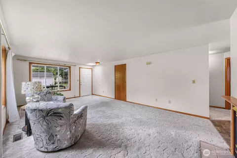 Living - 112 W 2nd St #A, Everson, WA 98247 photo 4 of 6