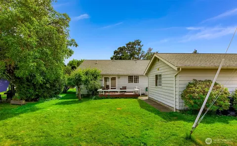Exterior - 112 W 2nd St #A, Everson, WA 98247 photo 8 of 11