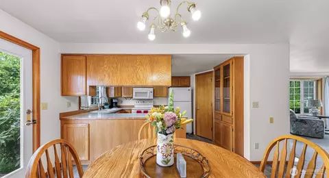 Dining - 112 W 2nd St #A, Everson, WA 98247 photo 3 of 4