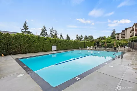 7639 SE 29th St, Mercer Island, WA 98040