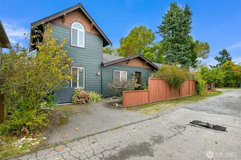 2412 W North St, Bellingham, WA 98225