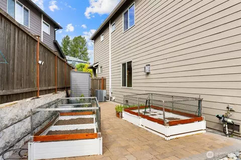 Exterior - 1222 198th Pl SE, Bothell, WA 98012 photo 4 of 6