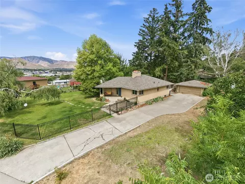 291 11th St NE, East Wenatchee, WA 98802
