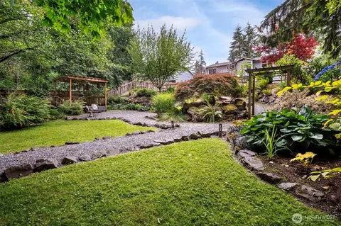 Exterior - 10152 NE 204th St, Bothell, WA 98011 photo 4 of 9