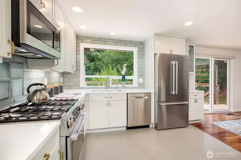 Kitchen - 10152 NE 204th St, Bothell, WA 98011 photo 2 of 3