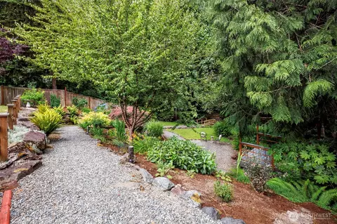 Exterior - 10152 NE 204th St, Bothell, WA 98011 photo 6 of 9