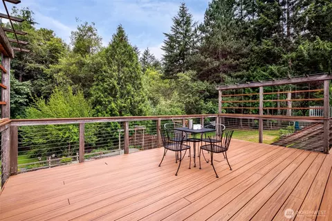 Exterior - 10152 NE 204th St, Bothell, WA 98011 photo 7 of 9