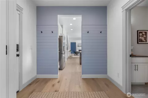 Entry Way - 23433 3rd Ave SE, Bothell, WA 98021 photo 2 of 4