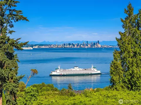 10793 NE Bill Point Dr, Bainbridge Island, WA 98110