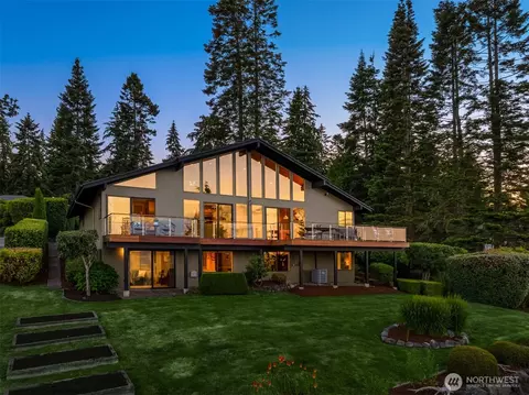 10793 NE Bill Point Dr, Bainbridge Island, WA 98110