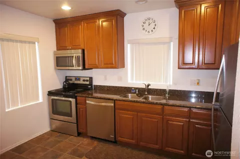 Kitchen - 5305 S 3rd Ave, Everett, WA 98203 photo 2 of 3