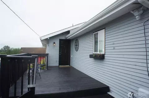Exterior - 5305 S 3rd Ave, Everett, WA 98203 photo 2 of 7