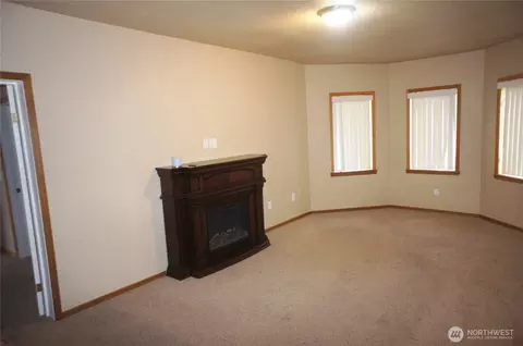 Living - 5305 S 3rd Ave, Everett, WA 98203 photo 2 of 2