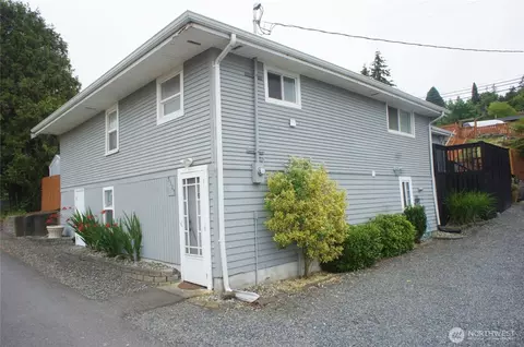 Exterior - 5305 S 3rd Ave, Everett, WA 98203 photo 1 of 7