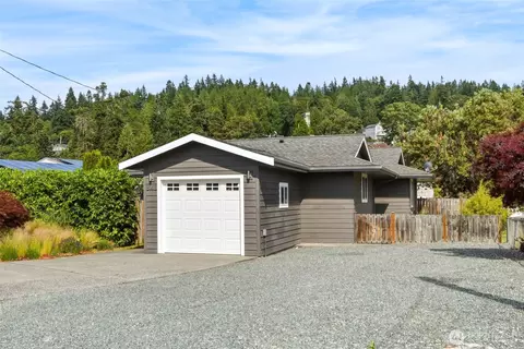 8145 Sandy Hook Ter, Clinton, WA 98236