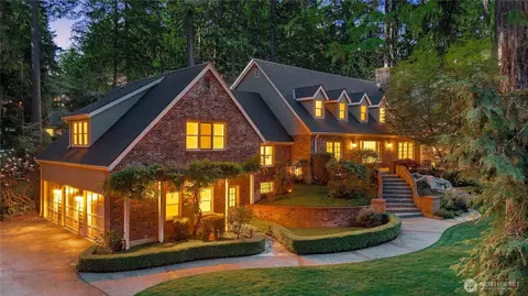 13555 NE 54th Pl, Bellevue, WA 98005