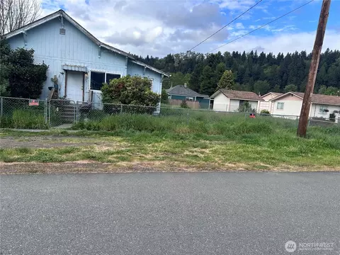 207 Bridge St SE, Orting, WA 98360