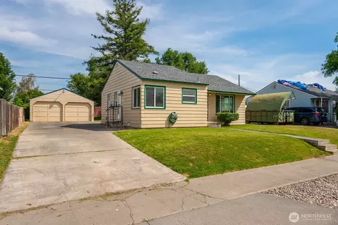 907 S Hawthorne Dr, Moses Lake, WA 98837