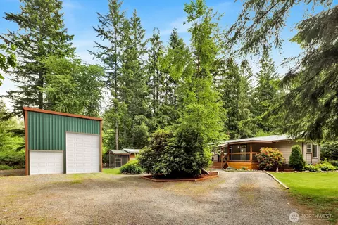 7994 Oregon Trl, Maple Falls, WA 98266