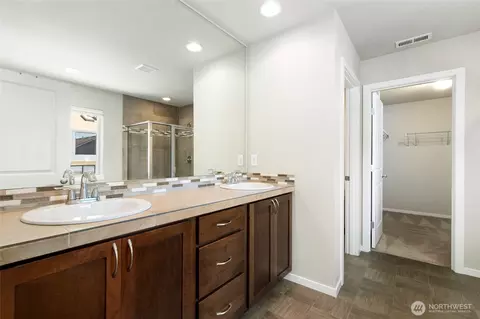 Bath - 16314 5th Ave SE, Bothell, WA 98012 photo 3 of 5