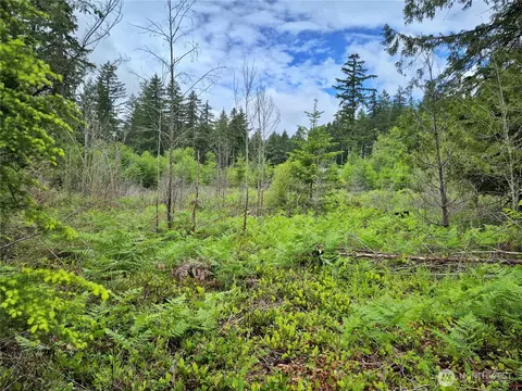 7 W Wilderness Ln, Seabeck, WA 98380