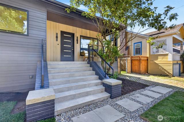 3247 40th Ave SW, Seattle, WA 98116