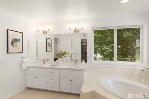 Bath - 19303 Meridian Pl W, Bothell, WA 98012 photo 4 of 5