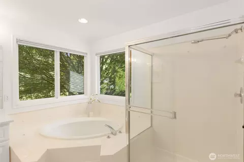 Bath - 19303 Meridian Pl W, Bothell, WA 98012 photo 3 of 5