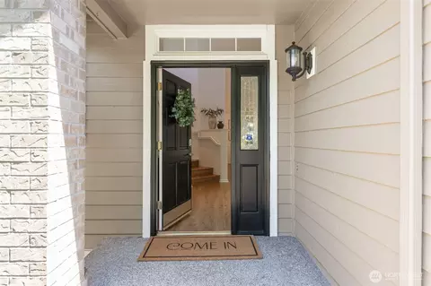 Entry Way - 19303 Meridian Pl W, Bothell, WA 98012 photo 1 of 4