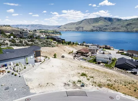 260 Apple Ave, Chelan, WA 98816