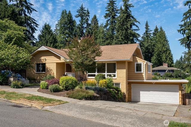 3726 NE 165th St, Lake Forest Park, WA 98155