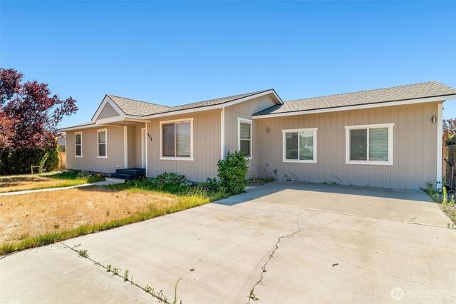 604 Bramble Ave, Omak, WA 98841
