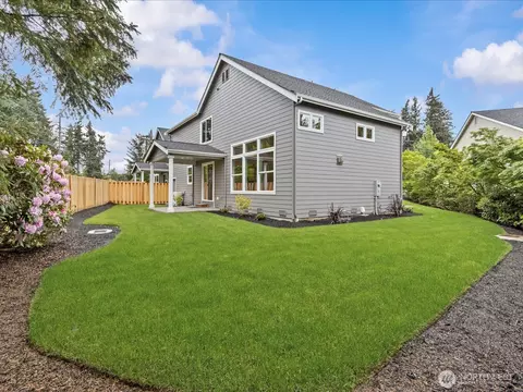 Exterior - 9207 NE 175th St #B, Bothell, WA 98011 photo 3 of 4