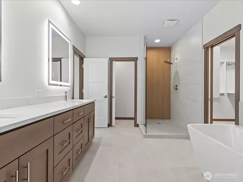 Bath - 9207 NE 175th St #B, Bothell, WA 98011 photo 3 of 7