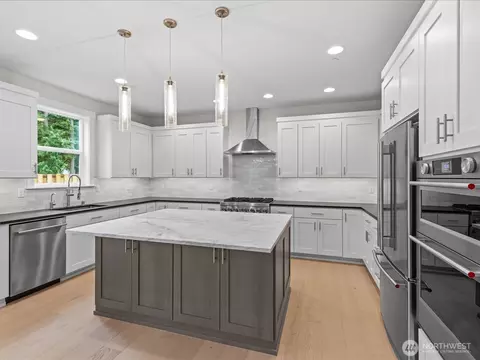 Kitchen - 9207 NE 175th St #B, Bothell, WA 98011 photo 4 of 6