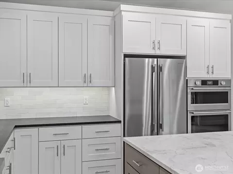 Kitchen - 9207 NE 175th St #B, Bothell, WA 98011 photo 6 of 6