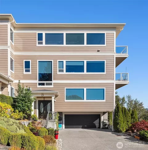 6404 NE 181st St #B, Kenmore, WA 98028