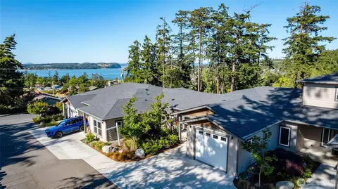 205 NE 3rd St #C, Coupeville, WA 98239